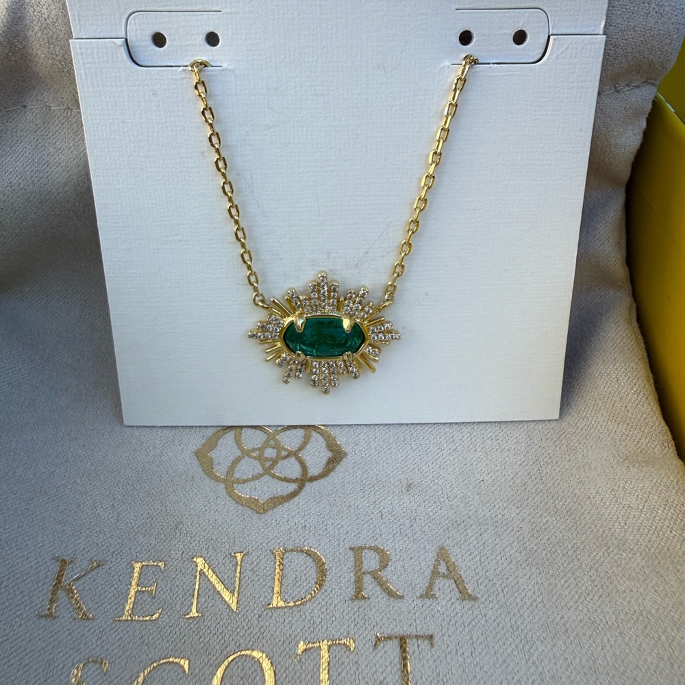 **NWT** Kendra Scott Grayson Gold Sunburst Frame Short Pendant Necklace in Green - Picture 9 of 11